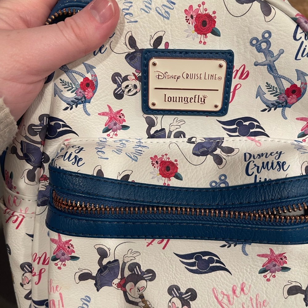 Disney Cruise Line Minnie AOP - Picture 2 of 5